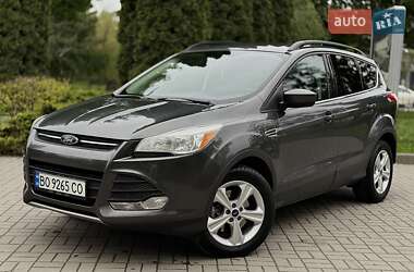Позашляховик / Кросовер Ford Escape 2015 в 