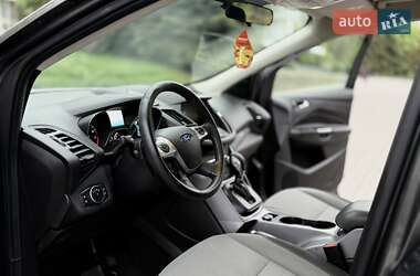 Позашляховик / Кросовер Ford Escape 2015 в 