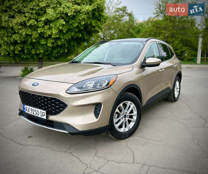Внедорожник / Кроссовер Ford Escape 2021 в 