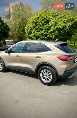 Внедорожник / Кроссовер Ford Escape 2021 в 