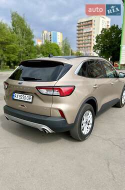 Внедорожник / Кроссовер Ford Escape 2021 в 