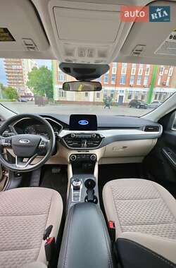 Внедорожник / Кроссовер Ford Escape 2021 в 