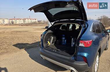 Позашляховик / Кросовер Ford Escape 2020 в 
