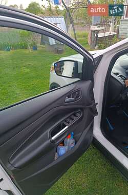 Внедорожник / Кроссовер Ford Escape 2014 в 