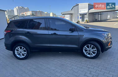 Внедорожник / Кроссовер Ford Escape 2018 в 