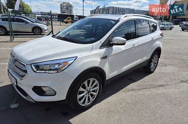 Внедорожник / Кроссовер Ford Escape 2016 в Ровно