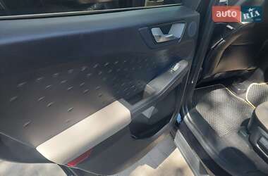 Позашляховик / Кросовер Ford Escape 2019 в 