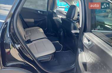 Позашляховик / Кросовер Ford Escape 2019 в 