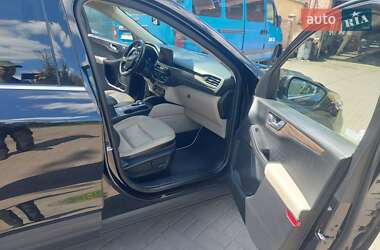 Позашляховик / Кросовер Ford Escape 2019 в 