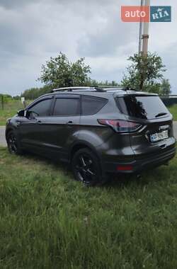 Внедорожник / Кроссовер Ford Escape 2014 в 