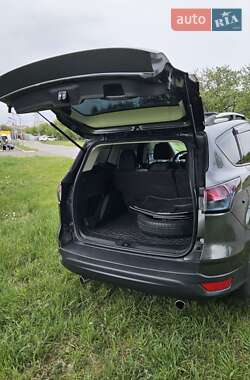 Внедорожник / Кроссовер Ford Escape 2014 в 