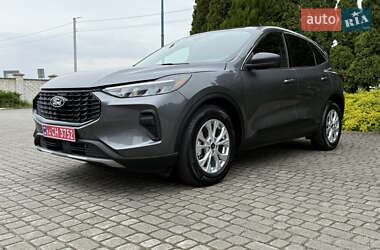 Позашляховик / Кросовер Ford Escape 2023 в 