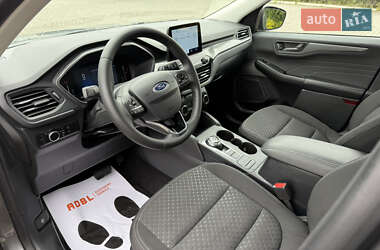 Позашляховик / Кросовер Ford Escape 2023 в 