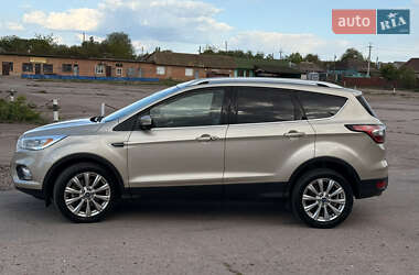 Внедорожник / Кроссовер Ford Escape 2017 в 