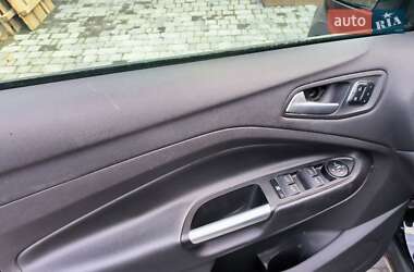 Внедорожник / Кроссовер Ford Escape 2015 в 