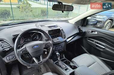 Внедорожник / Кроссовер Ford Escape 2017 в 