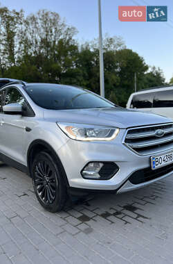 Позашляховик / Кросовер Ford Escape 2017 в 
