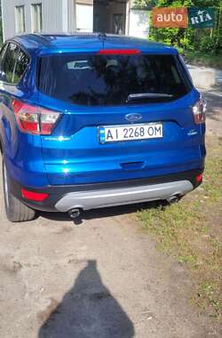 Внедорожник / Кроссовер Ford Escape 2016 в 