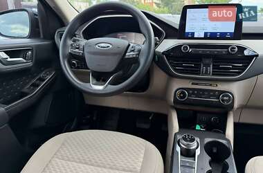 Внедорожник / Кроссовер Ford Escape 2020 в 