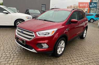 Позашляховик / Кросовер Ford Escape 2016 в 