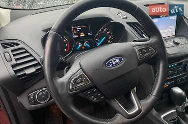 Позашляховик / Кросовер Ford Escape 2016 в 