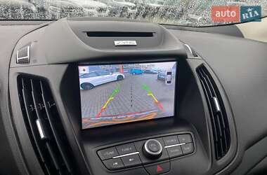Позашляховик / Кросовер Ford Escape 2016 в 
