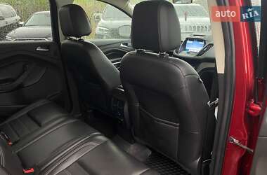 Позашляховик / Кросовер Ford Escape 2016 в 