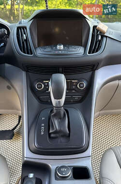 Внедорожник / Кроссовер Ford Escape 2015 в 