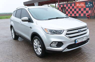Внедорожник / Кроссовер Ford Escape 2017 в 
