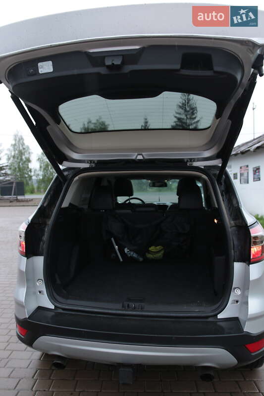 Внедорожник / Кроссовер Ford Escape 2017 в Ивано-Франковске