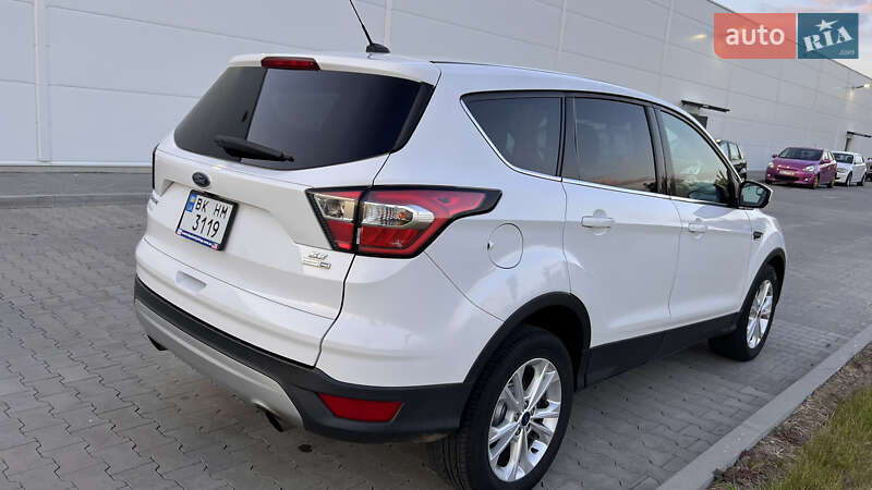 Позашляховик / Кросовер Ford Escape 2016 в Рівному