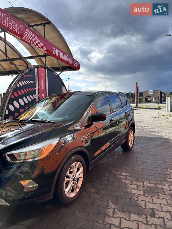 Внедорожник / Кроссовер Ford Escape 2016 в Луцке