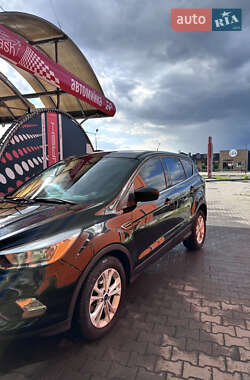 Внедорожник / Кроссовер Ford Escape 2016 в 