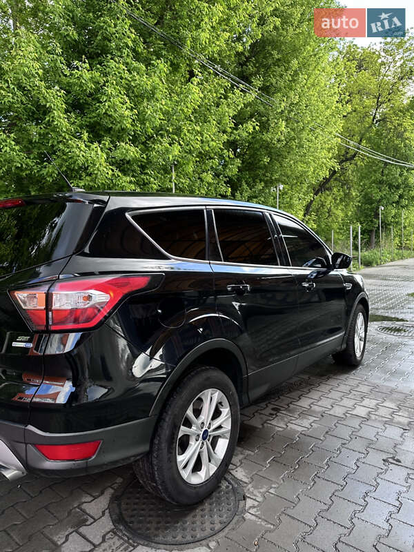 Внедорожник / Кроссовер Ford Escape 2016 в Луцке