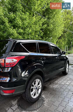 Внедорожник / Кроссовер Ford Escape 2016 в 