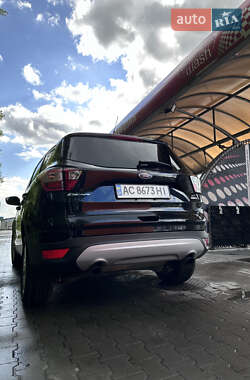 Внедорожник / Кроссовер Ford Escape 2016 в 