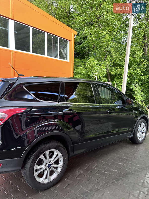 Внедорожник / Кроссовер Ford Escape 2016 в Луцке