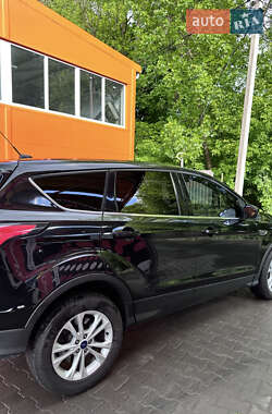Внедорожник / Кроссовер Ford Escape 2016 в 