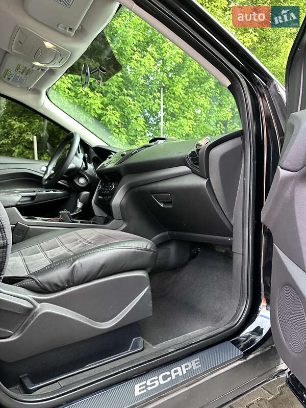 Внедорожник / Кроссовер Ford Escape 2016 в Луцке
