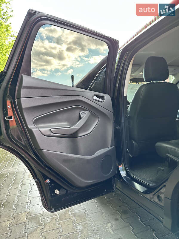 Внедорожник / Кроссовер Ford Escape 2016 в Луцке