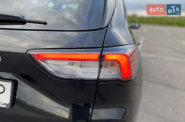 Позашляховик / Кросовер Ford Escape 2020 в 