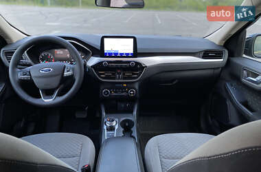 Позашляховик / Кросовер Ford Escape 2020 в 