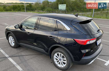 Позашляховик / Кросовер Ford Escape 2020 в 
