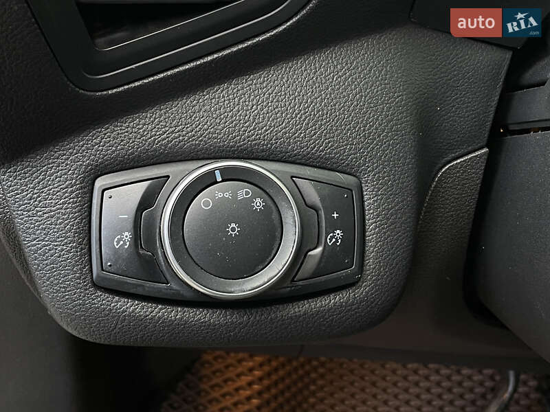 Внедорожник / Кроссовер Ford Escape 2015 в Николаеве