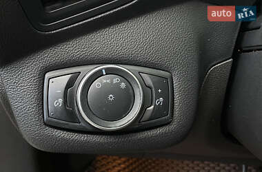 Внедорожник / Кроссовер Ford Escape 2015 в 