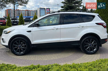 Позашляховик / Кросовер Ford Escape 2016 в 