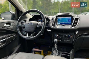 Позашляховик / Кросовер Ford Escape 2016 в 