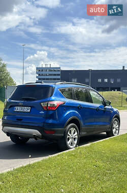 Внедорожник / Кроссовер Ford Escape 2018 в 