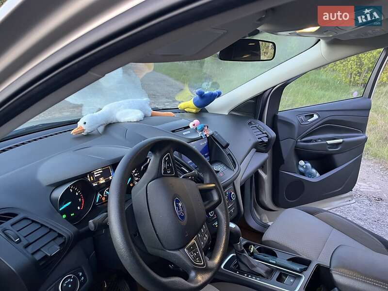 Внедорожник / Кроссовер Ford Escape 2017 в Шостке