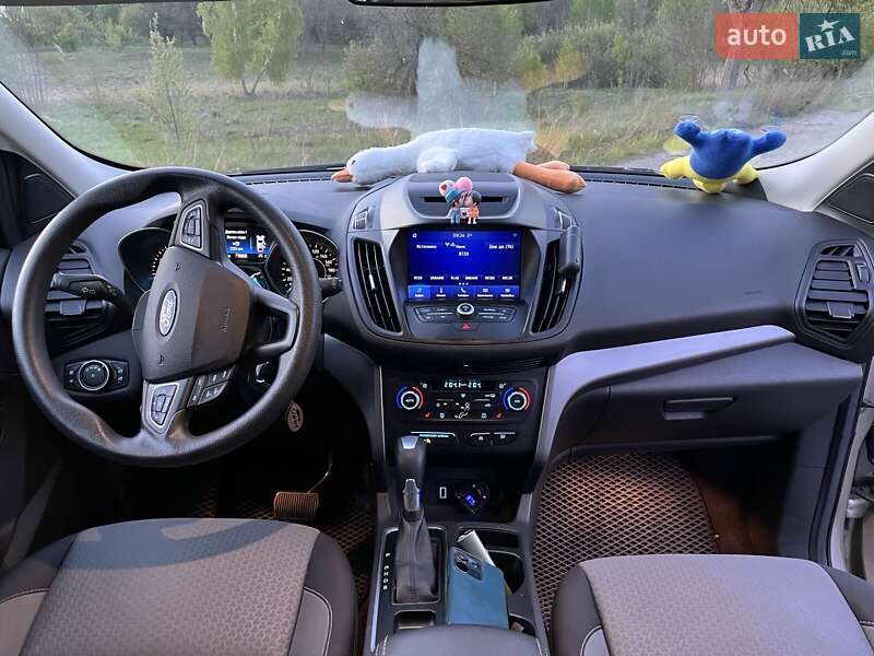 Внедорожник / Кроссовер Ford Escape 2017 в Шостке